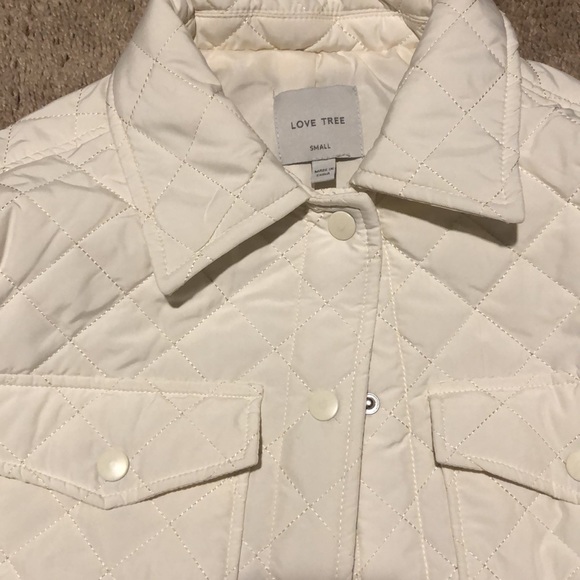 NWOT- white semi crop puffer jacket Small - Picture 3 of 4